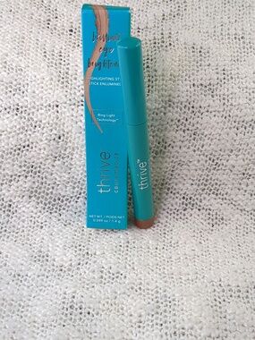 thrive causemetics Brilliant Eye Brightener in Pili, 1.4g/0.049oz